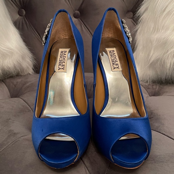 ‘Royal’ Embellished Peep-Toe Pump by Badgley Mischka - Picture 4 of 15